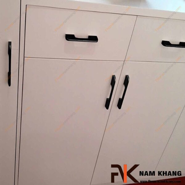 Tay cầm tủ màu đen NK170-D