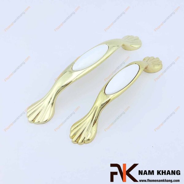 Tay nắm cửa tủ bếp bằng sứ trắng mạ vàng NK019-TV2