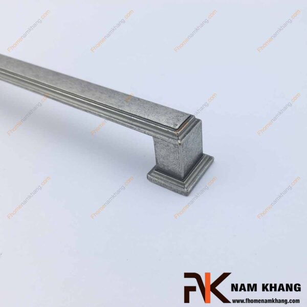 Tay nắm tủ dạng vuông màu ghi cổ điển NK230-GC