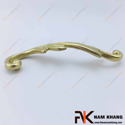 Tay nắm tủ lá đồng cong NKD078