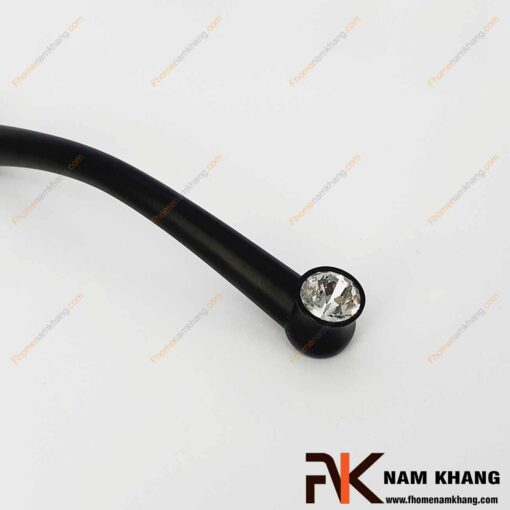 Tay nắm tủ kết hợp đá pha lê NK439-DBD