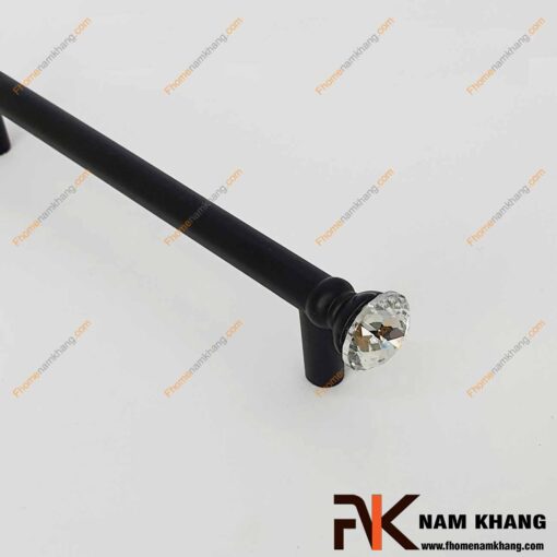 Tay nắm tủ kết hợp đá pha lê NK439-DTD (Màu Đen)