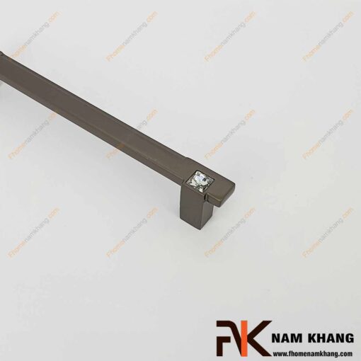 Tay nắm tủ kết hợp đá pha lê NK439-XVD (Màu Xám)