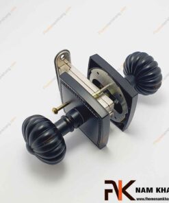 Khóa chốt cửa màu đen mờ NK579-DM