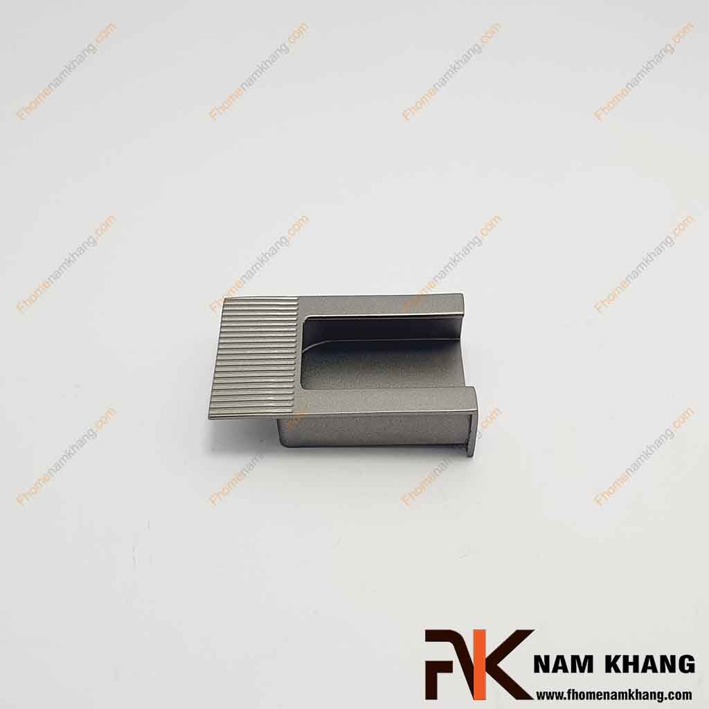 Tay nắm âm cửa tủ màu ghi NK099S-X FHOMENAMKHANG