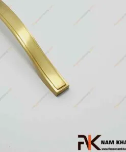 Tay cầm cửa tủ hiện đại dạng cong NK036D Tay nắm cửa tủ bằng đồng vàng NK036D-96DVM FHOMENAMKHANG