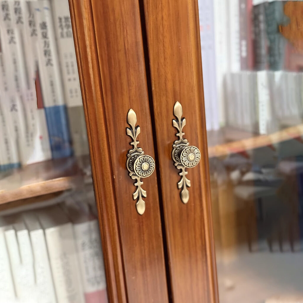 <strong>Bí quyết chọn tay nắm tủ: Chất liệu nào phù hợp phong cách cổ điển, hiện đại hay tân cổ điển?</strong> bi quyet chon tay nam tu fhomenamkhang2