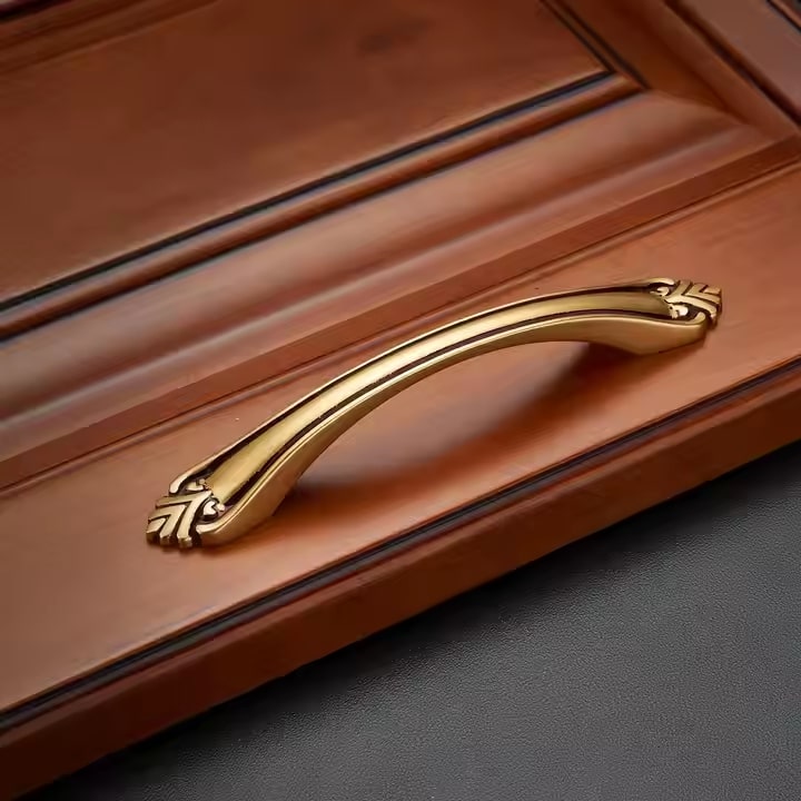 <strong>Tôi Đã Biến Căn Bếp Thành Không Gian Nghệ Thuật Chỉ Nhờ Tay Nắm Tủ Đồng</strong> tay nam tu dong fhomenamkhang11