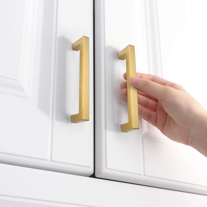 <strong>Tay nắm hiện đại có bền không? Những chất liệu không thể bỏ qua</strong> tay nam tu hien dai fhomenamkhang4